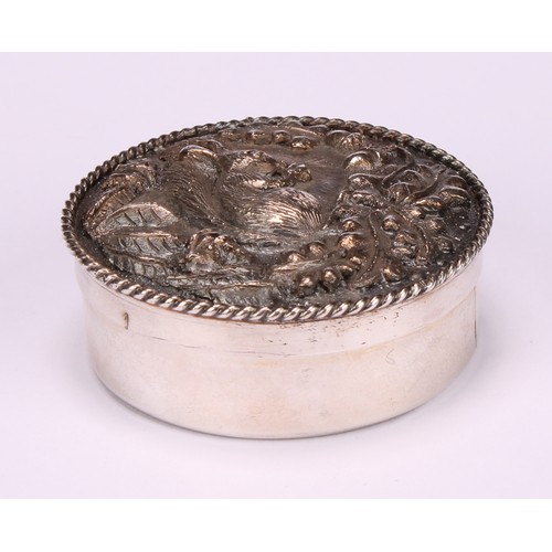 101 - An Elizabeth II silver circular trinket box, the push-fitting cover in relief with a squirrel, enclo... 