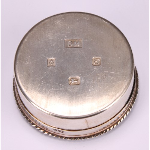 101 - An Elizabeth II silver circular trinket box, the push-fitting cover in relief with a squirrel, enclo... 