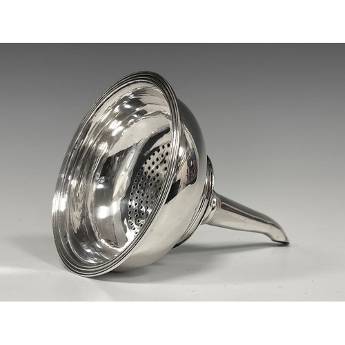 21 - A George III silver wine funnel, Peter and Ann Bateman, London 1797, circular form, reeded borders, ... 