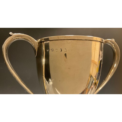 19 - A George III silver twin handled trophy, plain body, floral cast and X banded tapering handles, 15.5... 