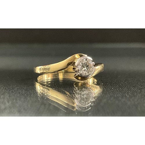 200 - A diamond solitaire ring, round brilliant cut diamond 0.25ct, twisted 18ct gold shank, size, 4g gros... 