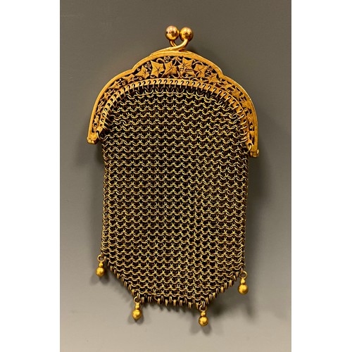 279 - An Edwardian 9ct gold chain mesh coin purse, Ivy pierced arched top, crossed pressure clasp, import ... 