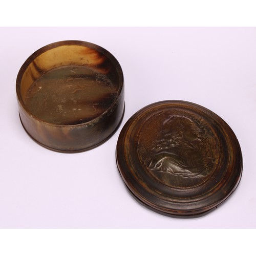 655 - Snuff - an early 18th century oval pressed horn snuff box, probably by John Obrisset, the cover with... 