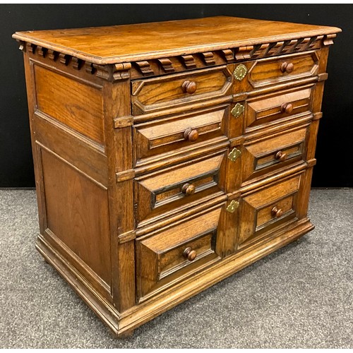 1268 - A William and Mary oak chest of drawers, 93cm high x 106cm wide x 62cm deep.