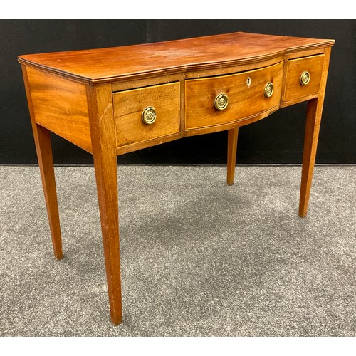 1115 - A George III mahogany hall table, the top with reeded edge, above three drawers to the slightly bowe... 