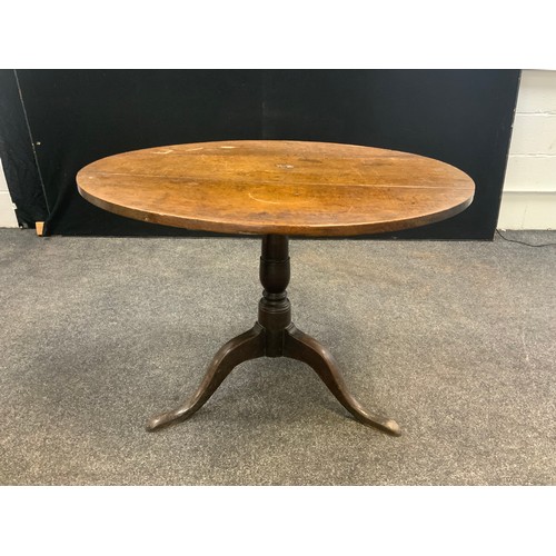 1064 - A George III oak tripod table, circular tilt-top, turned pedestal support, 68.5cm high x 91.5cm diam... 