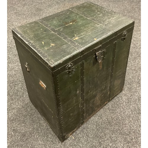 1223 - A late 19th/early 20th century wooden linen and metal strap bound steamer trunk, deep green fabric o... 