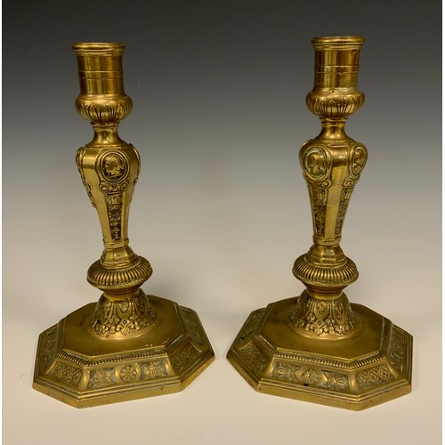 1243 - A pair of George I/II brass candlesticks, of seamed construction, knopped baluster pillars, hexagona... 