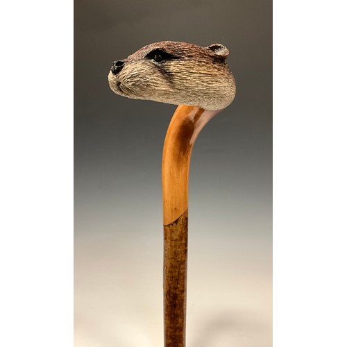 704 - A 20th century carved wooden walking stick, by Colin Christian, the handle realistically carved and ... 