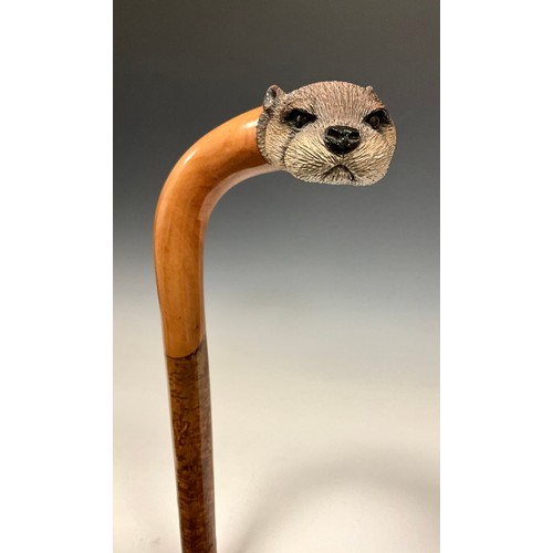 704 - A 20th century carved wooden walking stick, by Colin Christian, the handle realistically carved and ... 