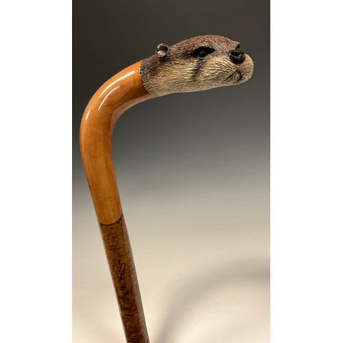 704 - A 20th century carved wooden walking stick, by Colin Christian, the handle realistically carved and ... 