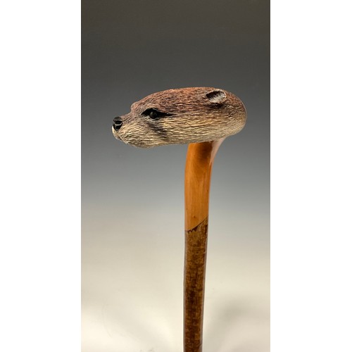 704 - A 20th century carved wooden walking stick, by Colin Christian, the handle realistically carved and ... 