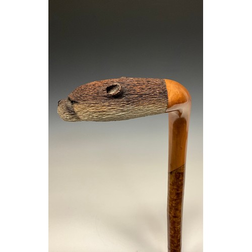 704 - A 20th century carved wooden walking stick, by Colin Christian, the handle realistically carved and ... 