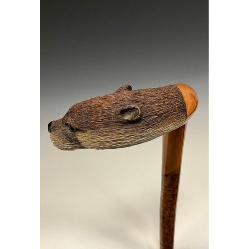 704 - A 20th century carved wooden walking stick, by Colin Christian, the handle realistically carved and ... 