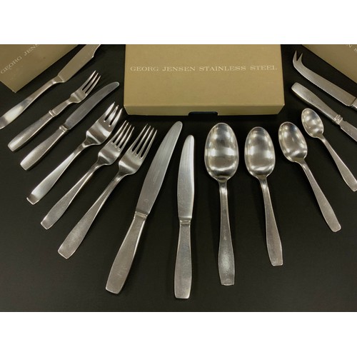 137 - Georg Jensen Plata 305 pattern flatware, comprising eight dinner spoons, six dinner forks and dinner... 