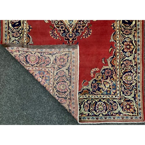 1081 - A Central Persian Kashan carpet, hand-knotted with an intricate diamond-shaped medallion to centre, ... 