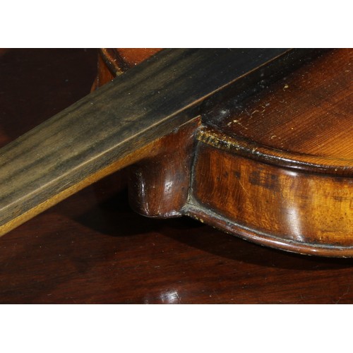 1076 - A violin, the two-piece back 36cm long excluding button, rosewood tuning pegs, outlined throughout w... 