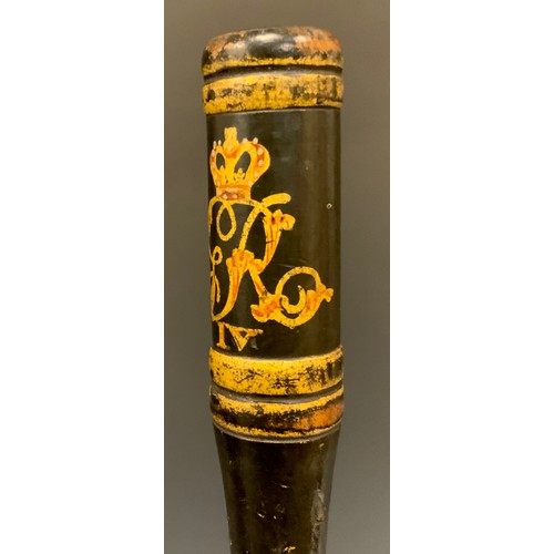 1083 - A George IV turned wooden short barrel truncheon, GR IV gilt and red cypher , black ground, 25.5cm l... 