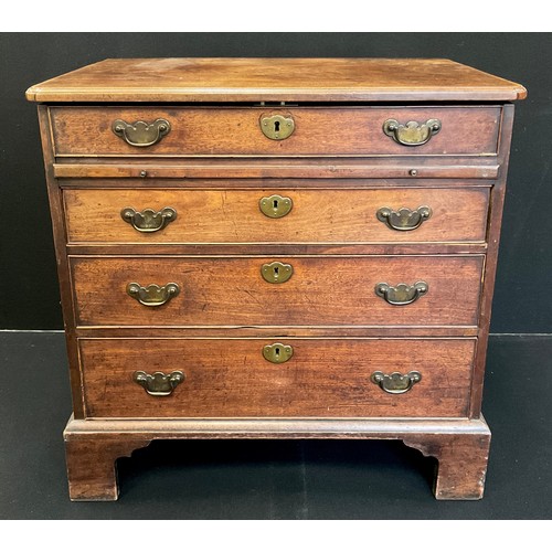 1276 - A George III mahogany bachelor’s chest, the hinged top lifting to reveal a partitioned recess with m... 