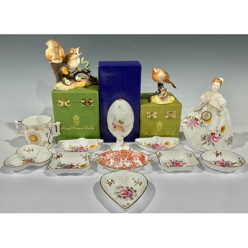 64 - A Royal Crown Derby model, Thrush Chicks, boxed; another, Robin; a Royal Crown Derby Posies egg on s... 