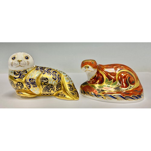 65 - A Royal Crown Derby paperweight, Harbour Seal, limited edition 2,330/4,500, gold stopper, 13cm long,... 