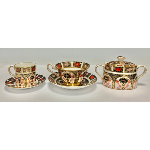 72 - A Royal Crown Derby 1128 Imari pattern cup and saucer, first quality; a 1128 pattern sucrier and cov... 