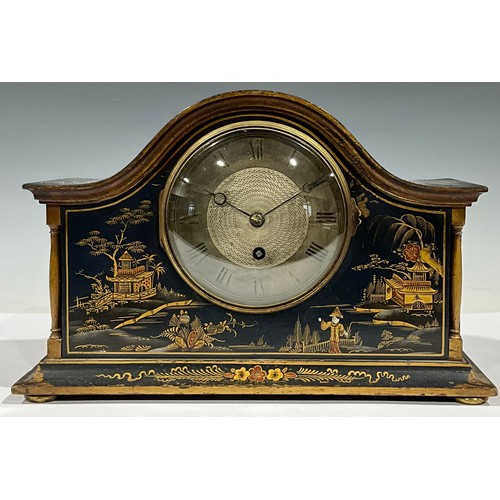 121 - An early 20th century chinoiserie arch-topped mantel clock, Roman numerals on silvered dial, 21cm hi... 