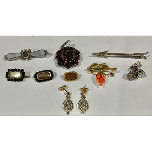 399 - An early 19th century brooch, set with a lock of waxed hair, two others similar; a pair of earrings ... 