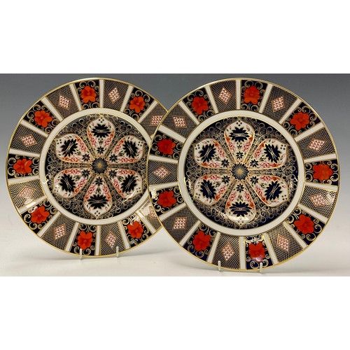 4 - A pair of Royal Crown Derby Imari palette 1128 pattern dinner plates, 27cm diameter, both first qual... 