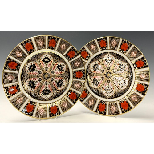 6 - A pair of Royal Crown Derby Imari palette 1128 pattern dinner plates, 27cm diameter, both first qual... 