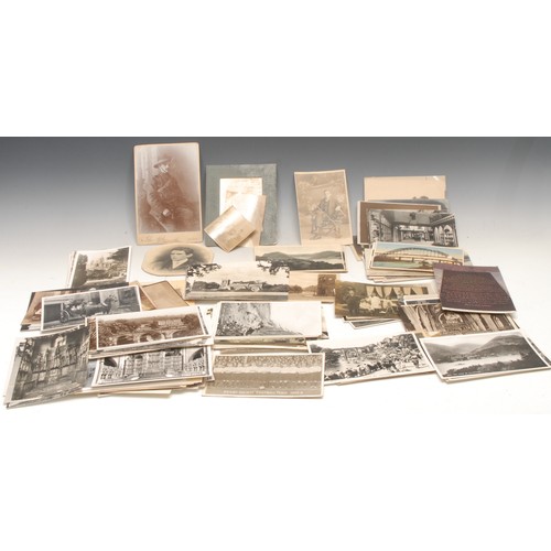 4060 - Postcards – a collection of over 100 postcards, predominantly Edwardian but some later to 1950s, top... 