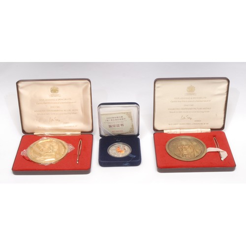 3978 - Medallions – Toye, Kenning & Spencer Ltd, Churchill Centenary picture medallion, gold plated on ster... 