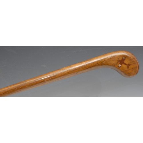 3706 - An early 20th century novelty 'Sunday stick' walking cane, the golf club shaped handle inlaid with a... 