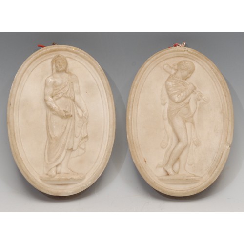 3140 - A pair of 19th century Italian Grand Tour Carrara marble oval bas relief tablets, carved after the a... 