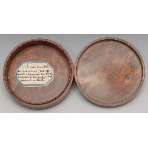 3515 - The French Revolutionary and Napoleonic Wars - a 19th century French burr wood circular snuff box, t... 