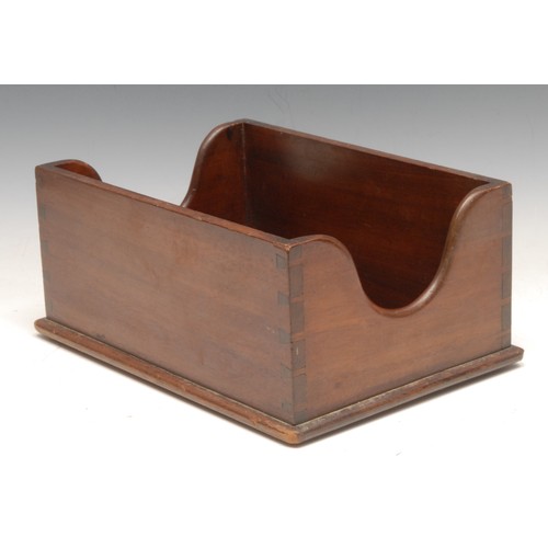 3297 - An early 20th century mahogany wine cradle, 26.5cm long