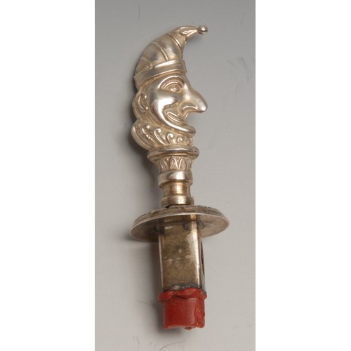 3325 - An Edwardian silver novelty sealing wax holder, as Mr Punch, 7.5cm long, Crisford & Norris, Birmingh... 