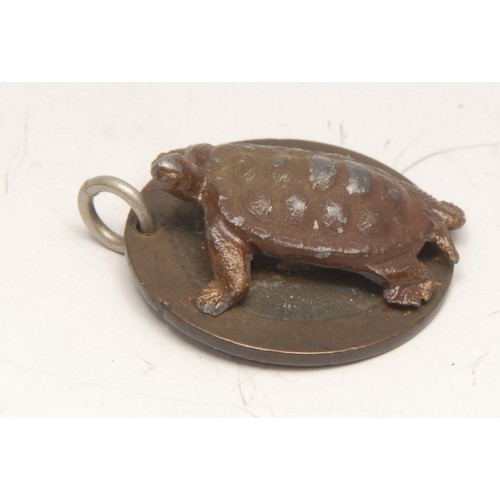 3282 - An early 20th century fob, as a turtle on a Chinese coin, 2.5cm diam