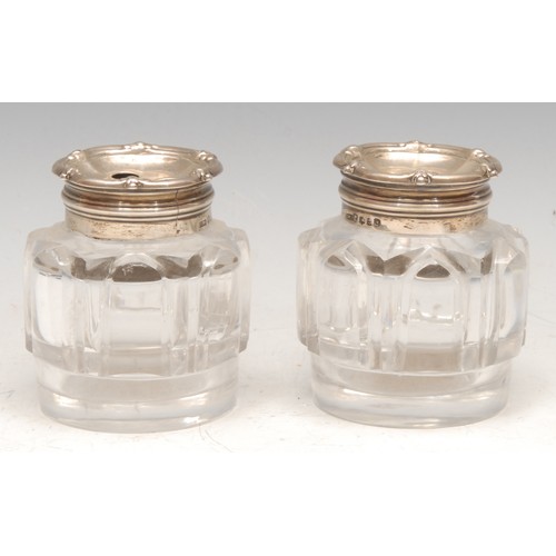 3156 - A pair of early Victorian silver mounted inkwells, 8cm high, Birmingham 1846