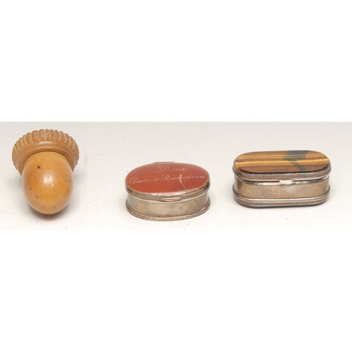 3625 - An early 19th century French silver plated snuff box, the polished carnelian cover engraved, D.1803,... 