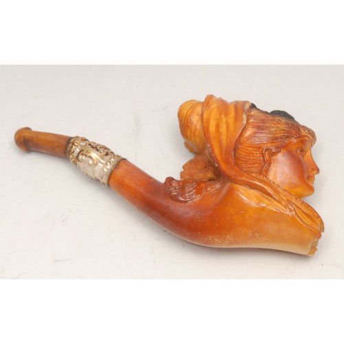 3577 - A 19th century German novelty meerschaum pipe, carved as the head of a lady, 9.5cm long, cased