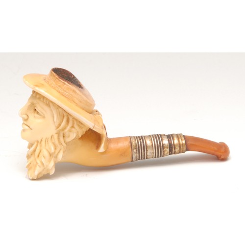 3137 - A pair of 19th century German novelty meerschaum pipes, each carved as the head of a sailor, the lar... 
