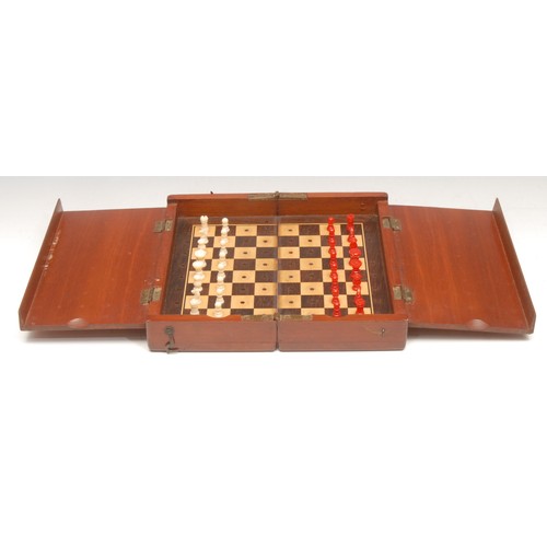 3296 - An early 20th century mahogany travelling chess board, 20.5cm wide