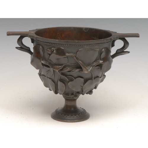 3540 - A 19th century bronze vase, in the Grand Tour taste and after an ancient Greek krater, cast in relie... 