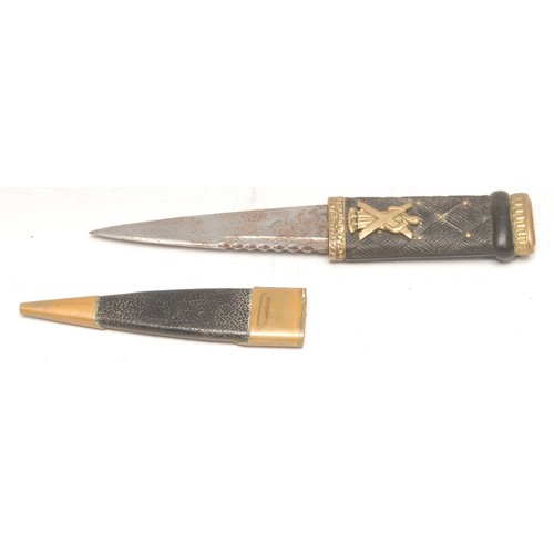 3184 - A Scottish sgian dubh dagger, by R W Forsyth, Edinburgh & Glasgow, 9.5cm blade, leather scabbard, 19... 