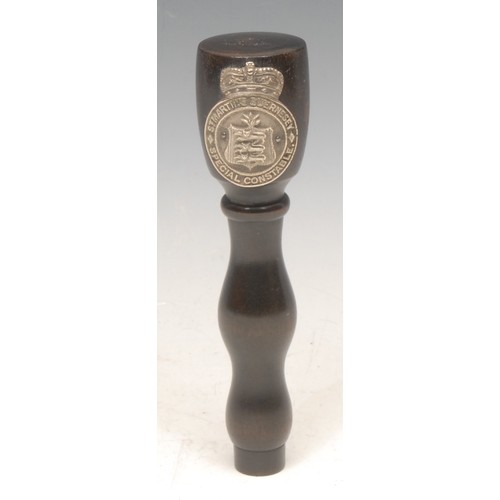 3474 - Police History - a Channel Islands tipstaff or truncheon, St Martins Guernsey Special Constable, 15.... 