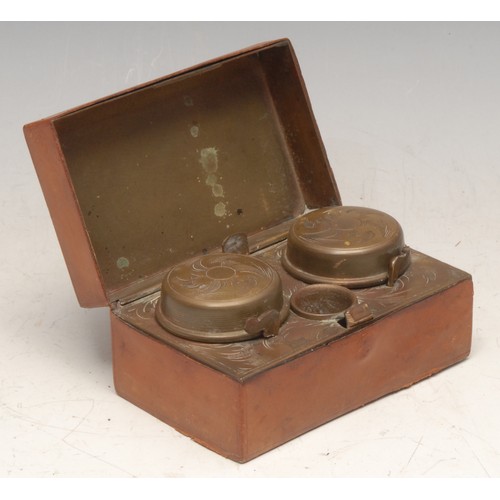 3294 - An early 20th century leather-clad travelling inkwell, hinked cover enclosing twin compartments, 9.5... 