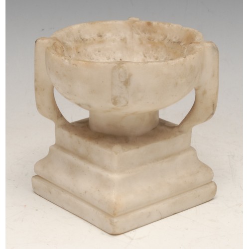 3592 - A 19th century Italian marble font, of small proportions, in the Grand Tour manner, flanked by four ... 