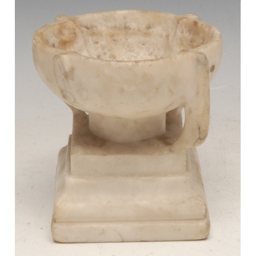 3592 - A 19th century Italian marble font, of small proportions, in the Grand Tour manner, flanked by four ... 