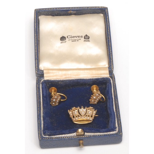 3658 - A Victorian 9ct gold suite, comprising a brooch and a pair of screw back earrings, each has a corone... 